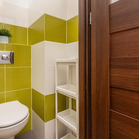 In Center With Two Desks, Balcony And Separate Kitchen By Renters Gdańsk